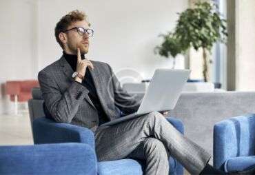 How do digital agencies shape online excellence?